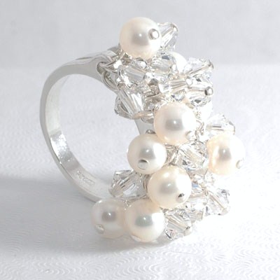 Pearl and Swarovski Crystal LUXEbling Ring